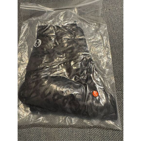 ACBikinis NWT Glossy Cheetah Print Butt Scrunch Leggings in Black Size Small - Picture 3 of 8
